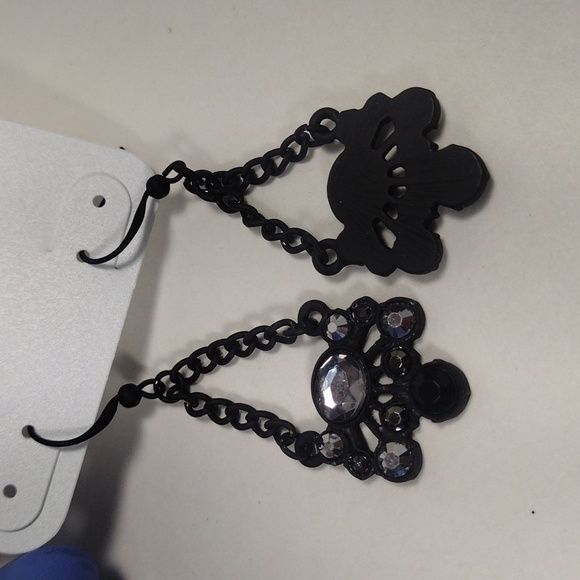 Triangle Earrings – Sparkling Black & Crystal Rhinestones on Matte Chain Jewelry - Picture 8 of 8